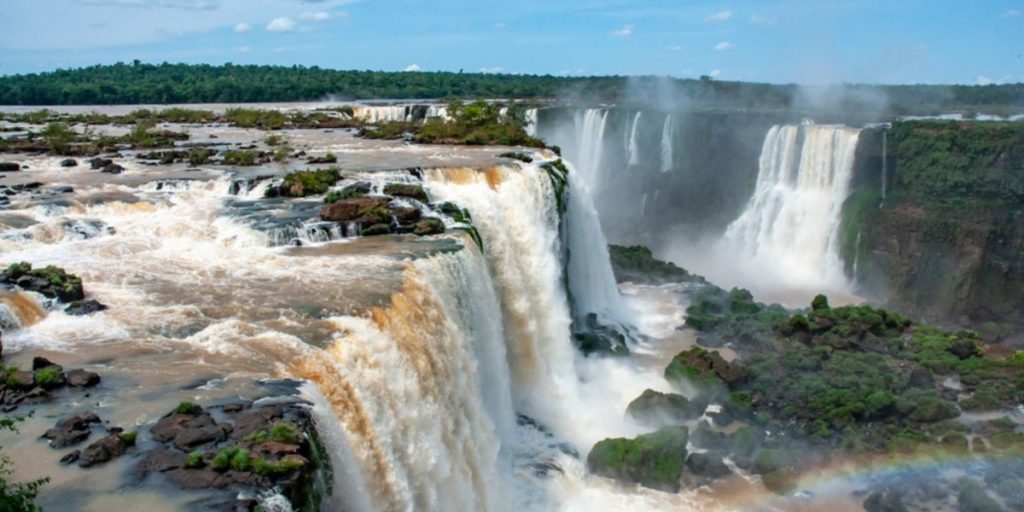 Puerto ILos imperdibles de las Cataratas del Iguazú: Qué hacer y cuándo viajarguazú Salta desde Buenos Aires