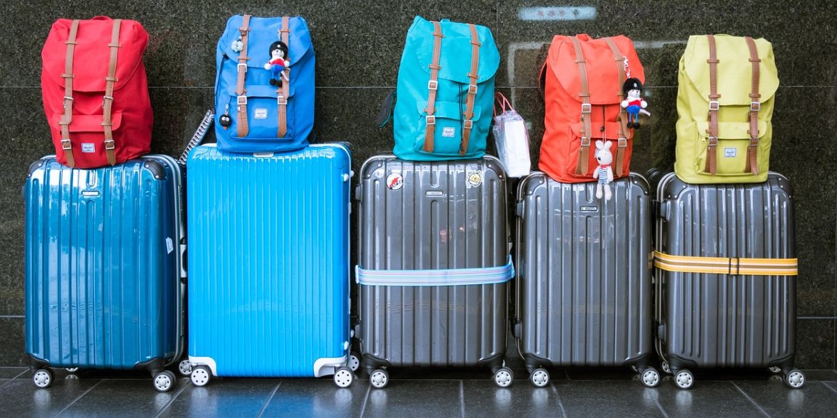 SIMAN - ¡Llevate tus maletas Samsonite con estos descuentos increíbles!  Tenemos variedad de tamaños y colores para vos 💳 Recordá consultar por  nuestros planes de financiamiento hasta 12 meses al pagar con