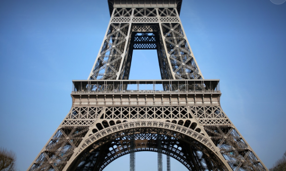 La Torre Eiffel cerró sus puertas hasta nuevo aviso