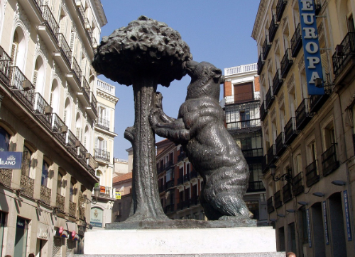 Estatua del Oso y el Madroño