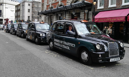 Típicos taxis ingleses