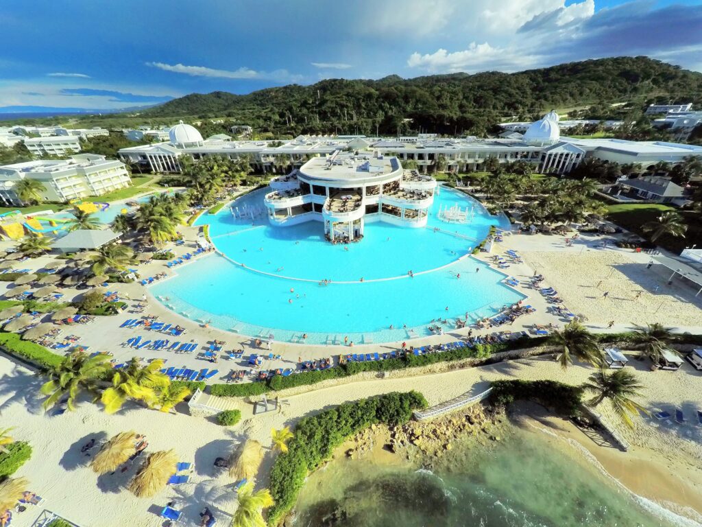 Grand Palladium Jamaica: Lujo en el Corazón de un Destino Paradisíaco ð️