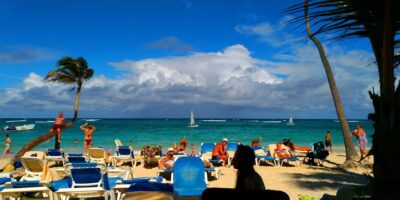 Travel Sale 2025: Paquetes All Inclusive 4 ⭐ y 5 ⭐ «Adults Only» en Samaná y Bayahibe (Rep. Dominicana) con vuelo directo 🧳 a partir de U$D 1.163 desde Bs. As.